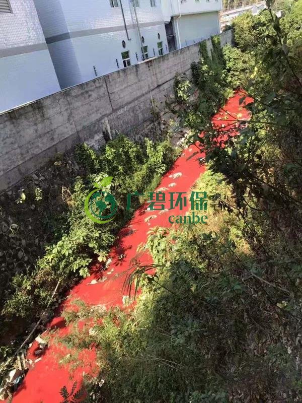 東莞龍背嶺驚現(xiàn)“紅水河”，一企業(yè)涉嫌偷排被立案調(diào)查(圖1)